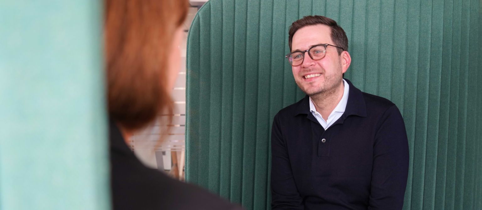 Rachat de créances : homme en bureau